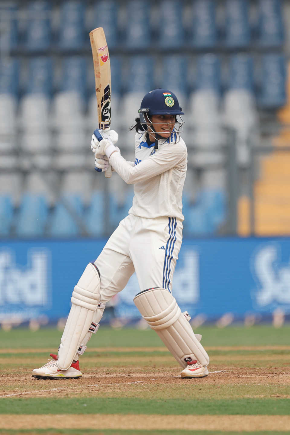 Smriti Mandhana shines, injecting momentum into the Indian innings